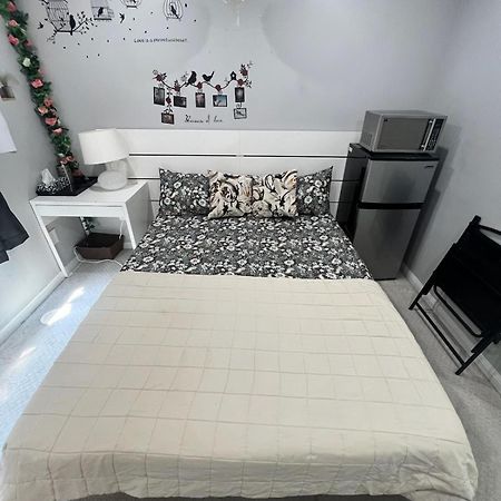 Private, Secure, Immaculate & Cozy Room Brampton Exterior foto