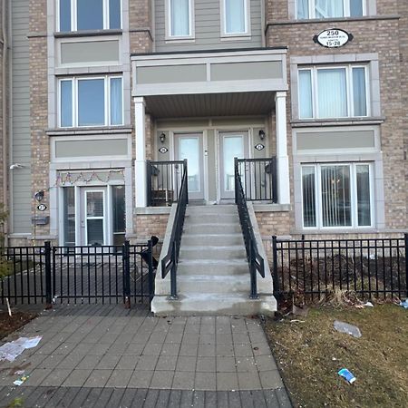 Private, Secure, Immaculate & Cozy Room Brampton Exterior foto